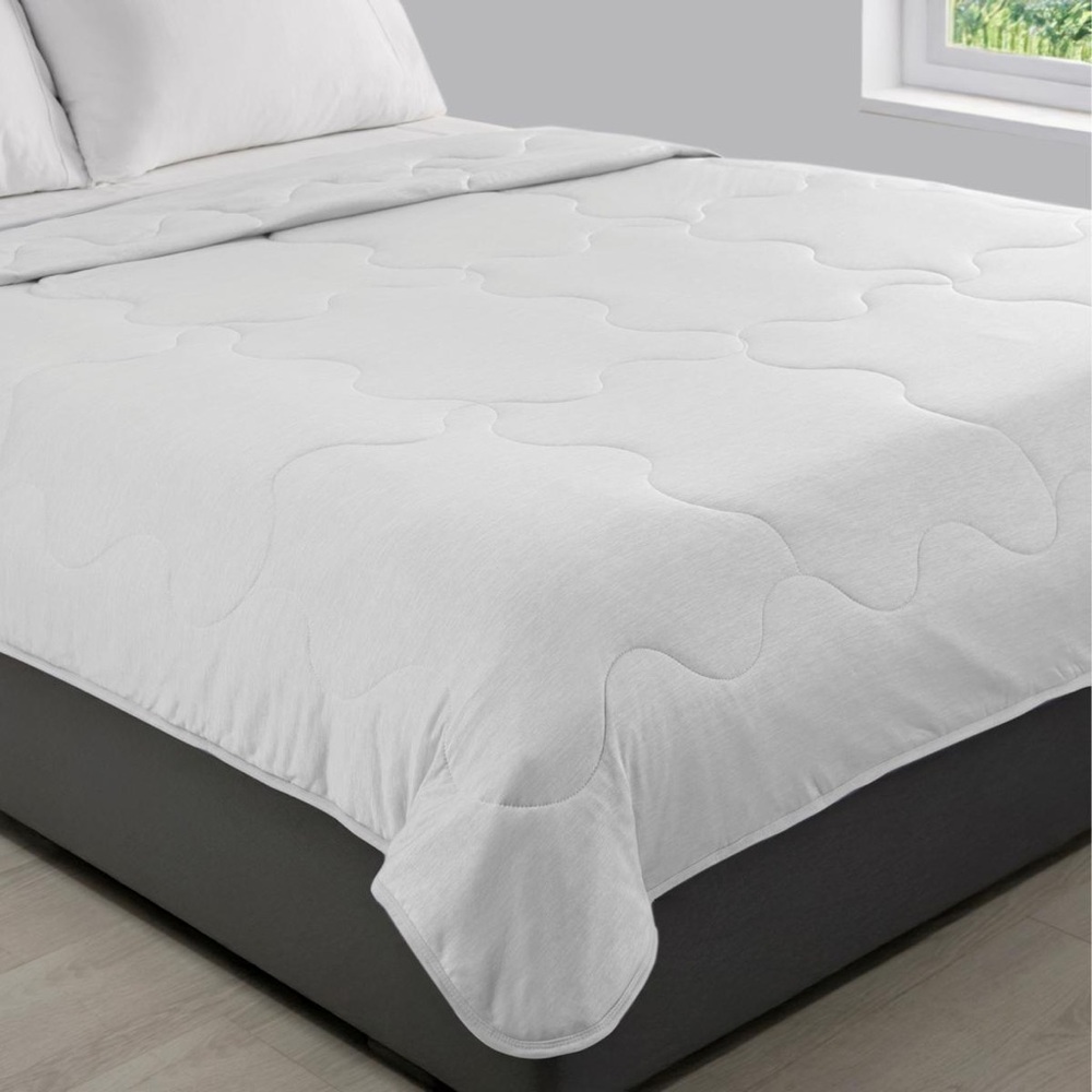 NEW Concierge Collection Cool to the Touch Blanket  King/Cal King